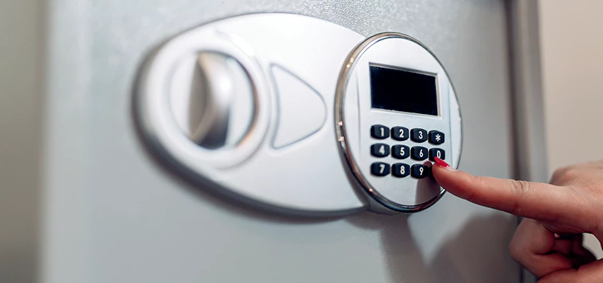 Jewelry Safe Cracking in Parkway, California