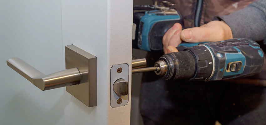 Broken Door Handle Lock Repair in Parkway, California